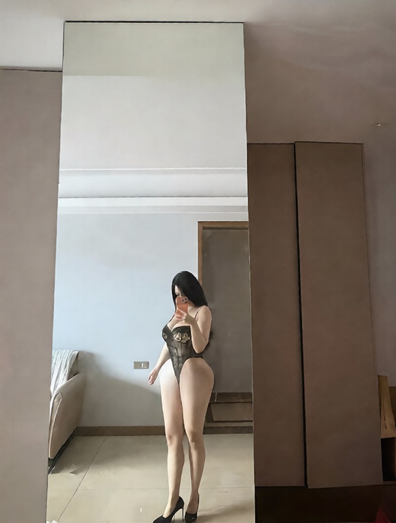 《抖音微胖网红 kk 福利合集 身穿制服自慰全程淫语》配图 7 photo_2026-09-16_15-55-22.jpg