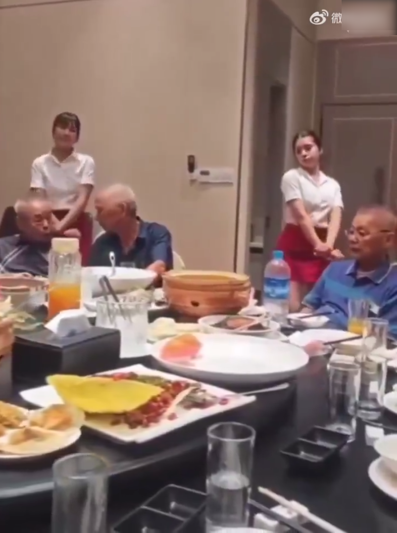 《劲爆大瓜 缅甸来自各个民族武装组织的领导人 餐厅聚会进行非正式的和平会谈 现场美女环绕 热情曼舞 画面极具冲击》配图 1 Snipaste_2026-09-20_12-16-04.png