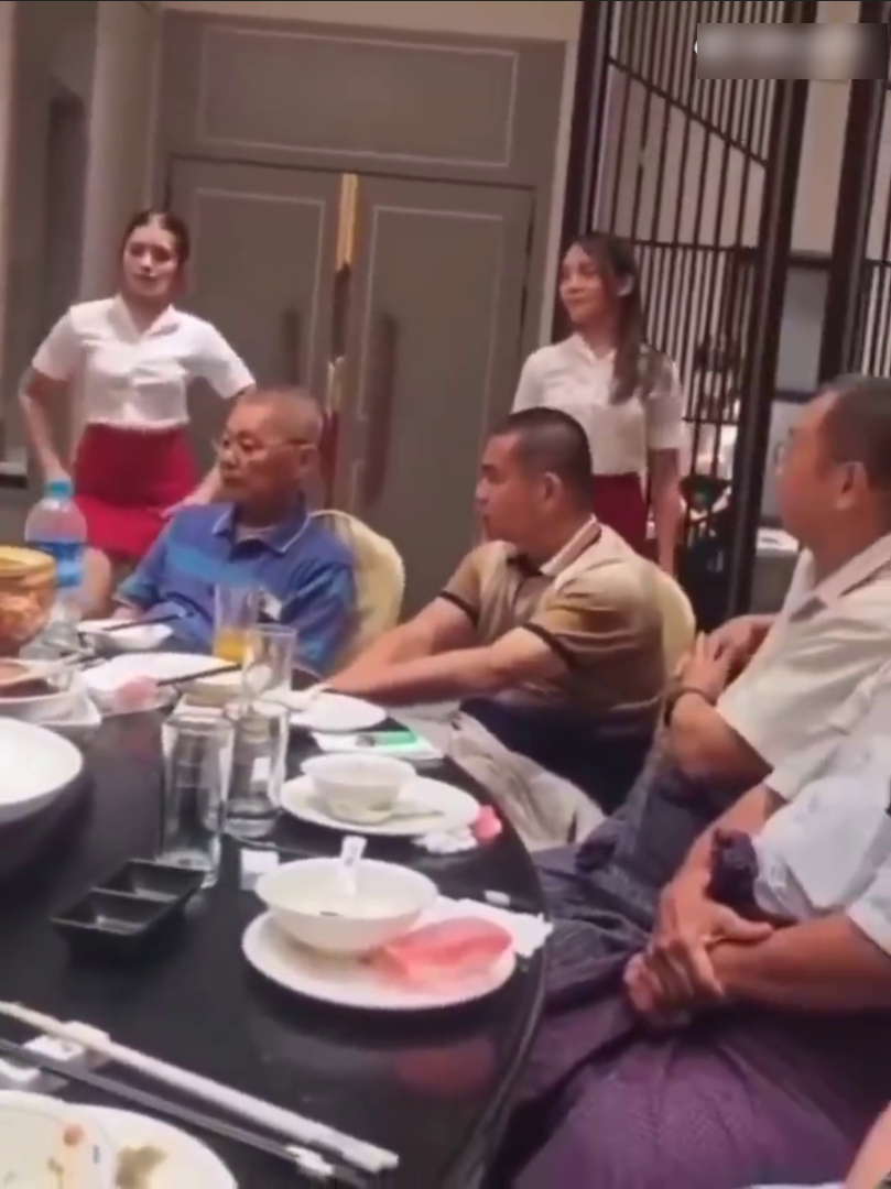 《劲爆大瓜 缅甸来自各个民族武装组织的领导人 餐厅聚会进行非正式的和平会谈 现场美女环绕 热情曼舞 画面极具冲击》配图 2 Snipaste_2026-09-20_12-16-21.png