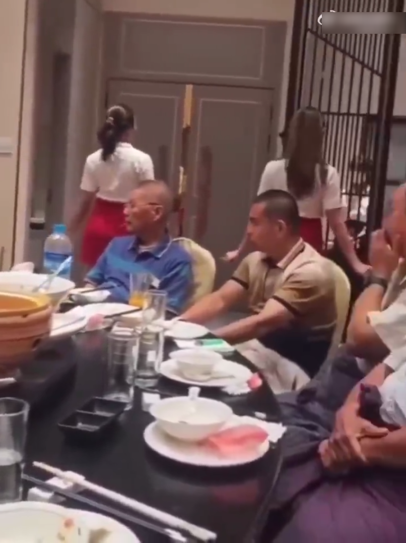 《劲爆大瓜 缅甸来自各个民族武装组织的领导人 餐厅聚会进行非正式的和平会谈 现场美女环绕 热情曼舞 画面极具冲击》配图 4 Snipaste_2026-09-20_12-17-11.png
