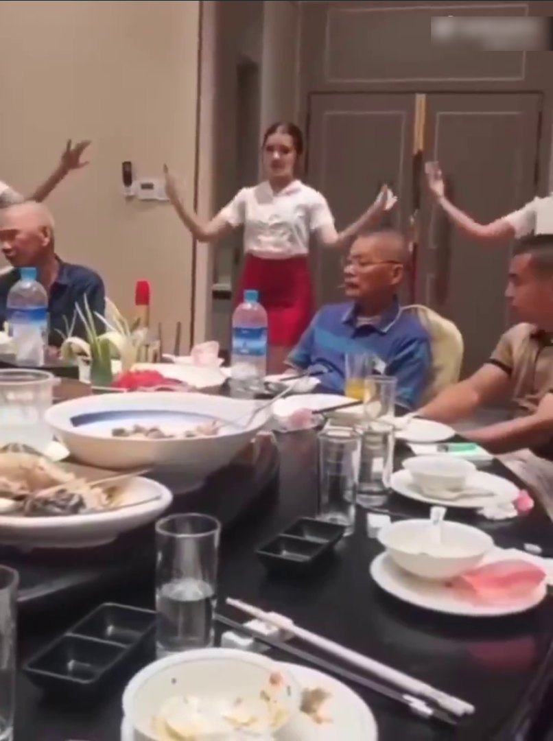 《劲爆大瓜 缅甸来自各个民族武装组织的领导人 餐厅聚会进行非正式的和平会谈 现场美女环绕 热情曼舞 画面极具冲击》配图 5 Snipaste_2026-09-20_12-17-30.png