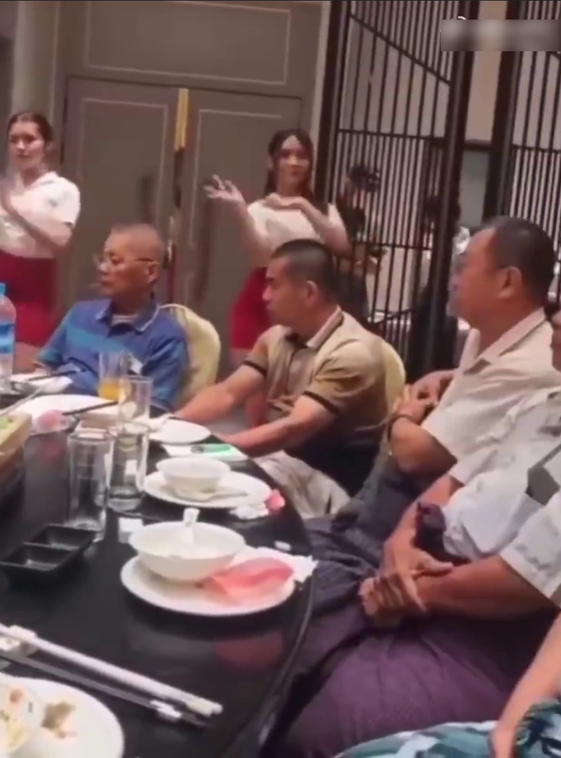 《劲爆大瓜 缅甸来自各个民族武装组织的领导人 餐厅聚会进行非正式的和平会谈 现场美女环绕 热情曼舞 画面极具冲击》配图 6 Snipaste_2026-09-20_12-17-44.png