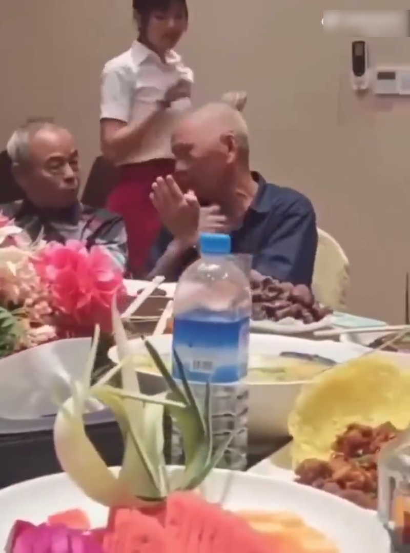 《劲爆大瓜 缅甸来自各个民族武装组织的领导人 餐厅聚会进行非正式的和平会谈 现场美女环绕 热情曼舞 画面极具冲击》配图 7 Snipaste_2026-09-20_12-18-09.png