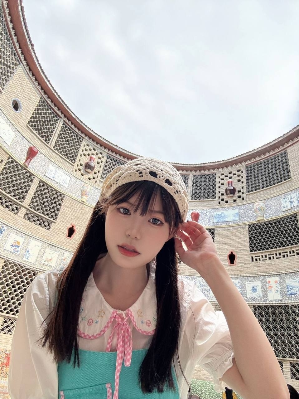 《网恋女友被调教成听话母狗 纯欲高颜值反差拉满 裸聊网调全程乖巧迎合 极品美鲍后视特写让人流连忘返》配图 4 photo_2026-09-25_21-22-54 (5).jpg
