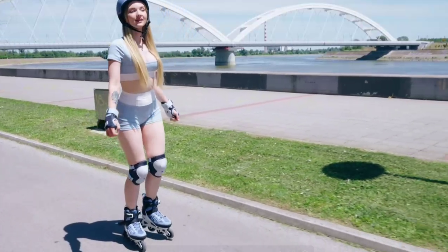 《OnlyFans站 欧美高颜值网黄 DollyRud 约炮视频曝光:健身反差女 孩酒店深喉 乳交多姿势爆操白虎高潮实录》配图 2 Snipaste_2026-09-27_17-01-59.png
