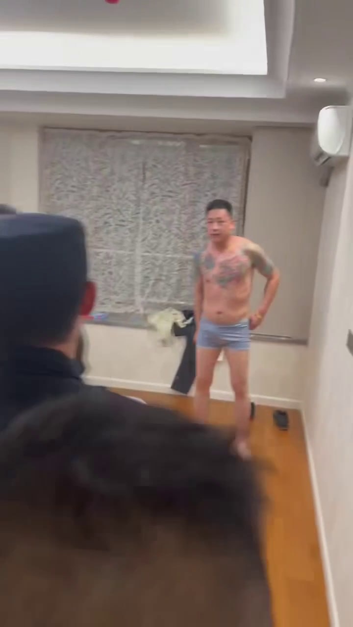 《警察带原配捉奸现场 直接把出轨女赤身拽下床 男方3秒光速穿衣 x吃瓜最刺激实录》配图 5 photo_2026-09-18_16-35-02 (3).jpg