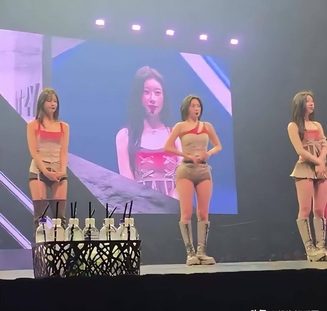 《韩国女团ITZY申留真马尼拉巡演舞台伸手调整连身衣引热议 直播亲释疼痛难忍并致歉》配图 9 photo_2026-09-06_21-44-08 (6).jpg