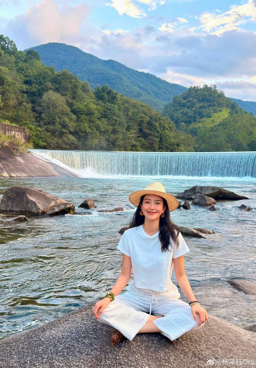 《杨采钰 未婚先孕闪嫁金鹿集团富三代 张向荣 前男友陈金飞资源咖身份再被挖》配图 2 photo_2026-09-16_19-06-32 (3).jpg